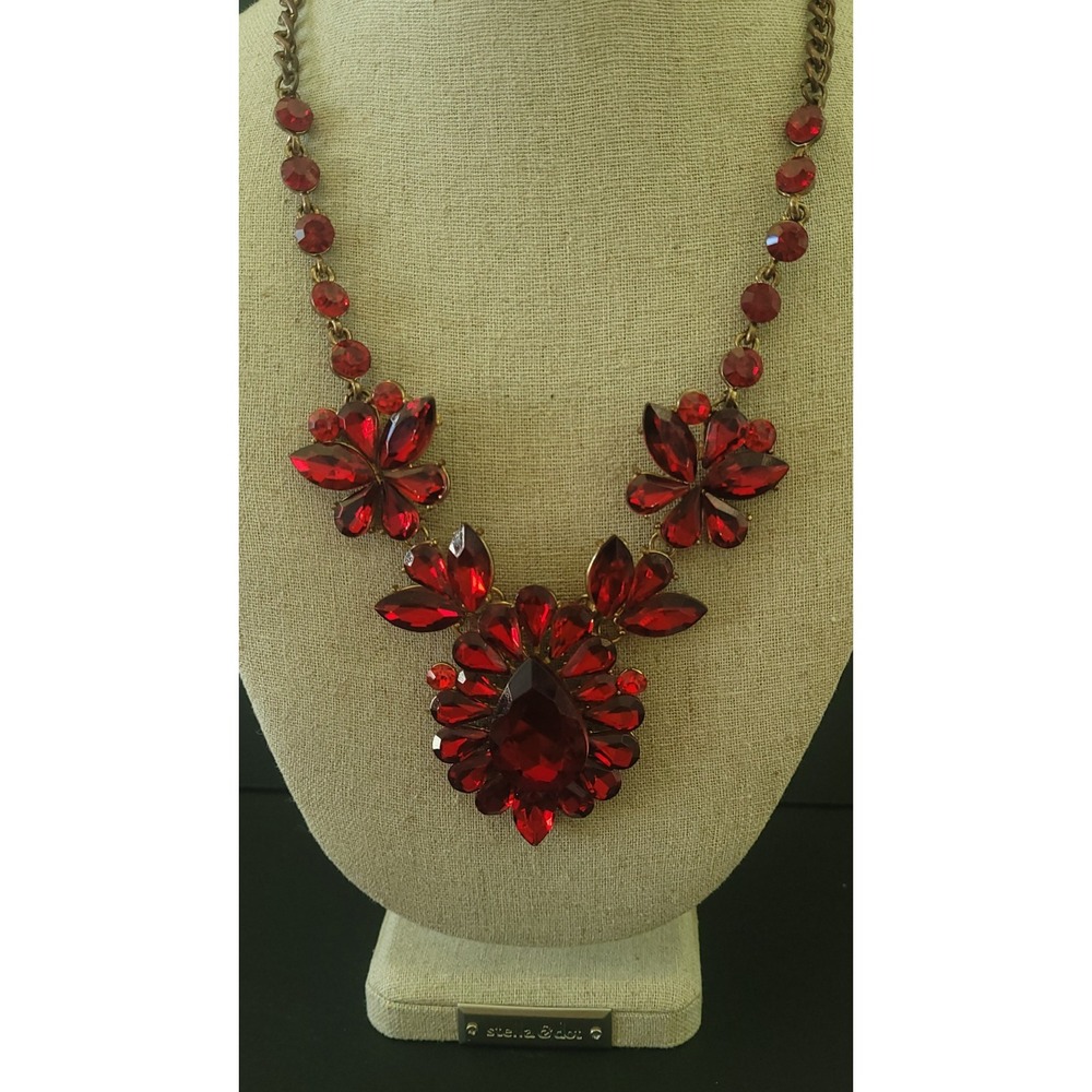 Vintage Ruby Red Rhinestone Floral Bib Statement Necklace Gold Tone 19"